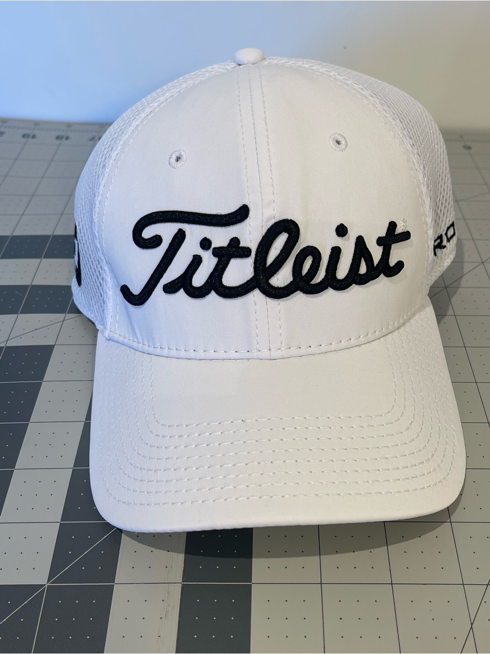 Titleist Pro V1 FootJoy FJ Golf Hat M/L White New Era Fitted Mesh Cap